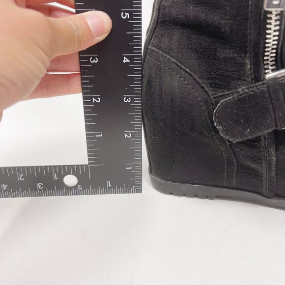 Unisa Size 6.5 Black Tayya Quilted Wedge Ankle Booties Buckle Zip Accents Lined - Picture 5 of 12